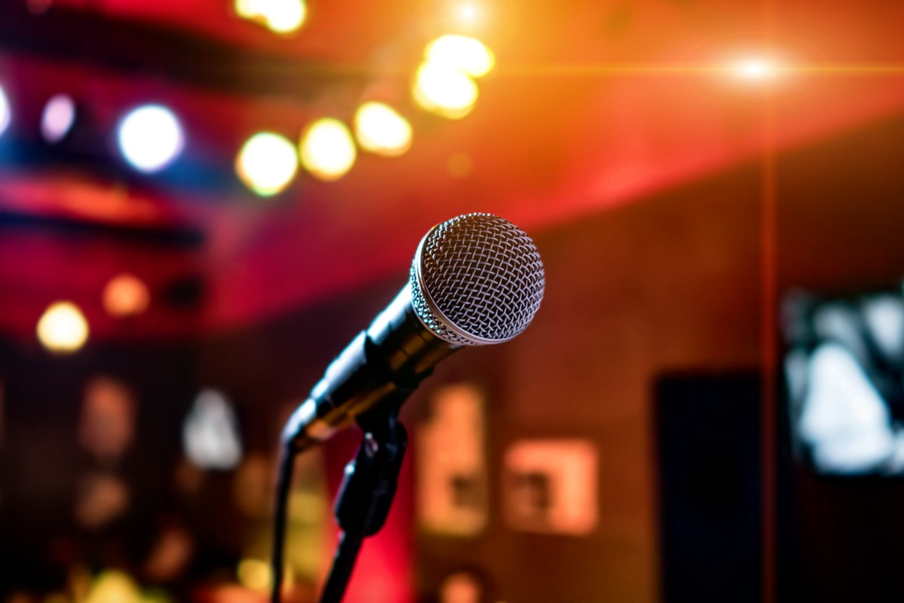 【アニソン】カラオケで最も歌われたのは?2022年のヒット曲まとめ